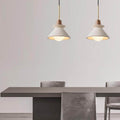 Nordisk minimalistisk hvid cementlampe med én lyskilde og konisk pendel