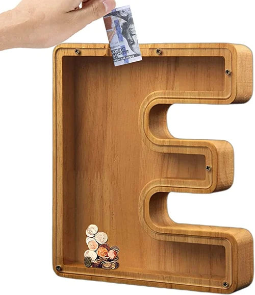 TreasureNest Myntbank | Personlig träbesparingslåda i A-Z bokstavsdesign