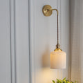 Aplique de pared ovalado minimalista retro japonés de latón y Lucite, de 1 luz