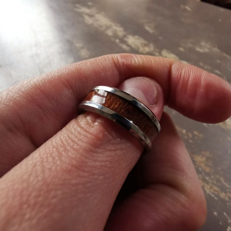 Stilren Livets Träd Ring i Rostfritt Stål för Kvinnor – Elina