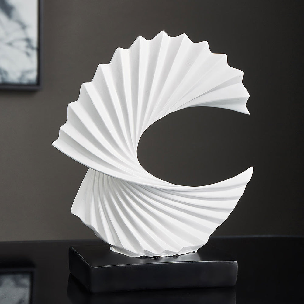 Stilfull Halvmåne Skulptur – LunarGrace