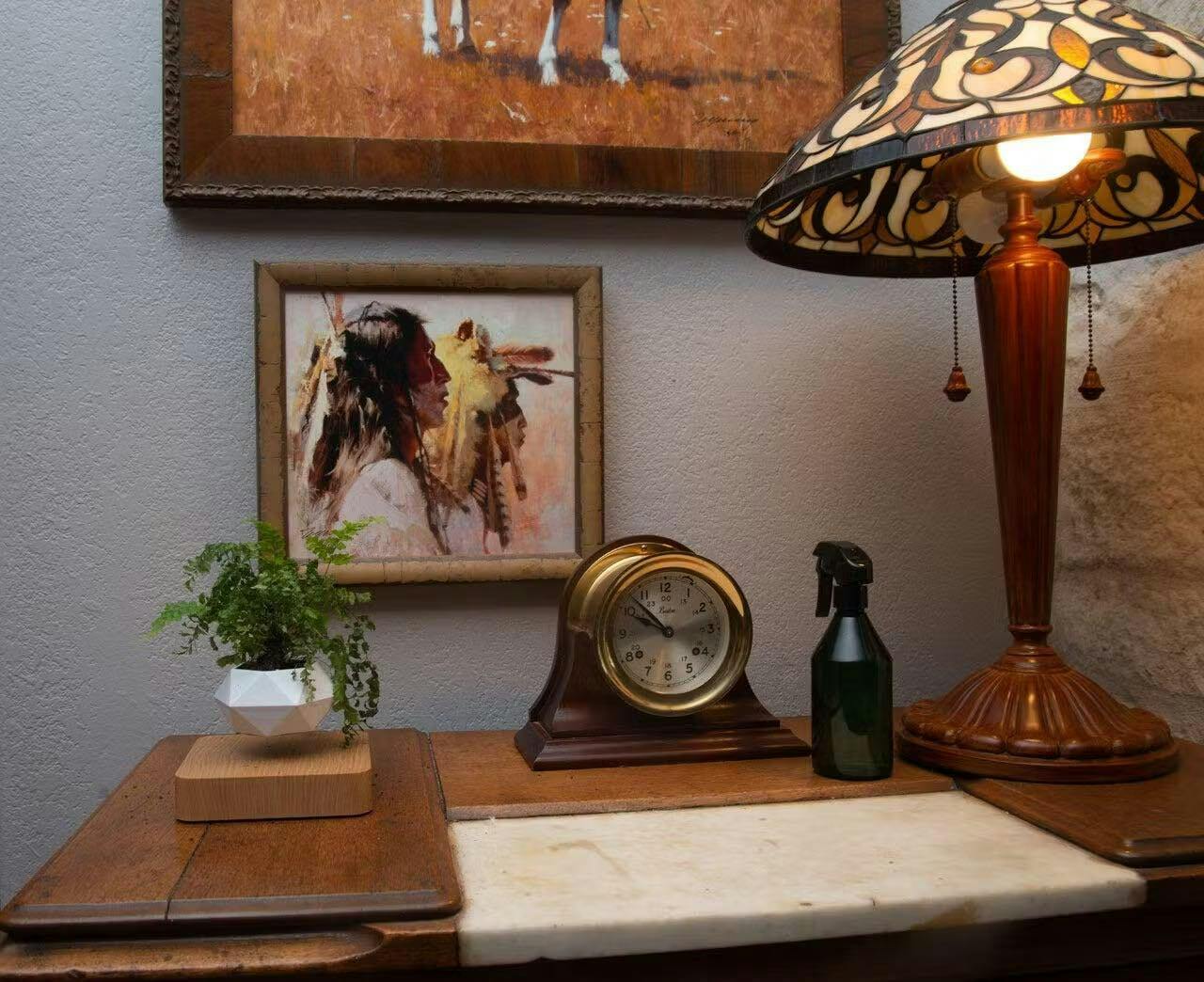 Flytande Blomkruka med Magnetisk Lävitation - Liva