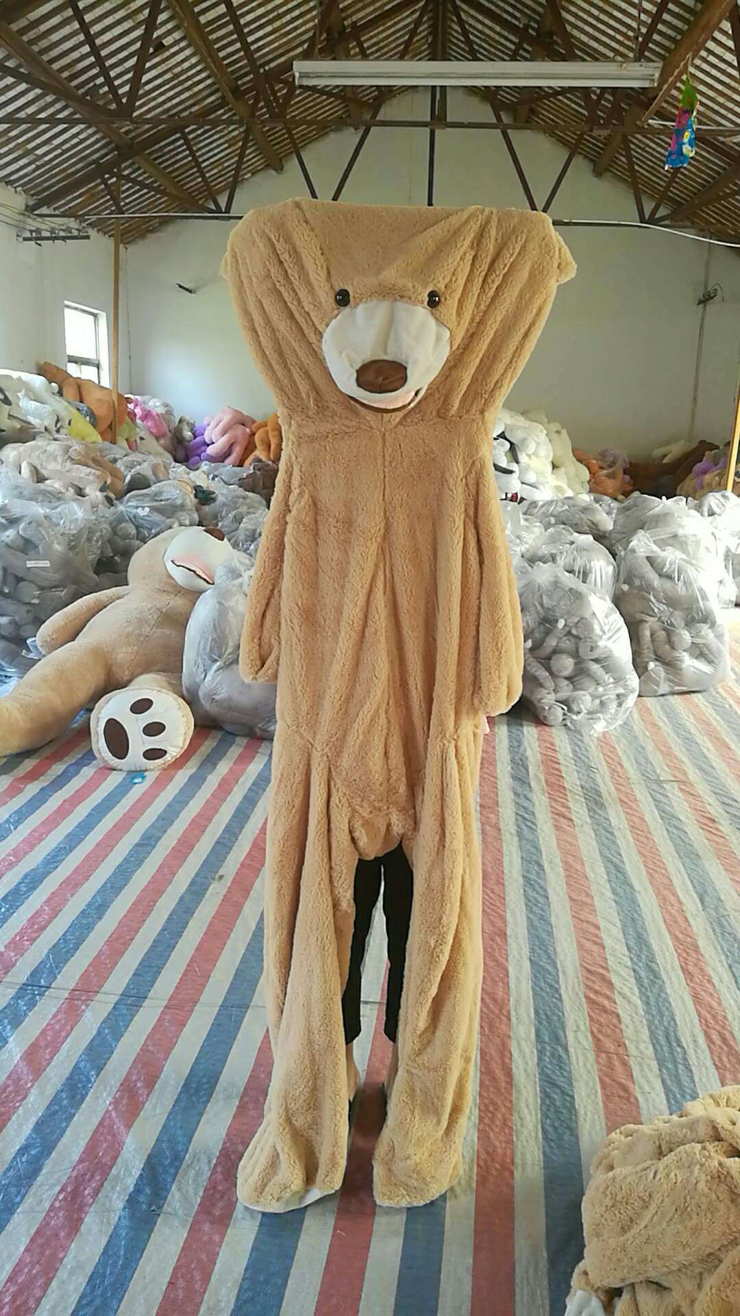 Giant Plush Cuddle Bear – HugHero