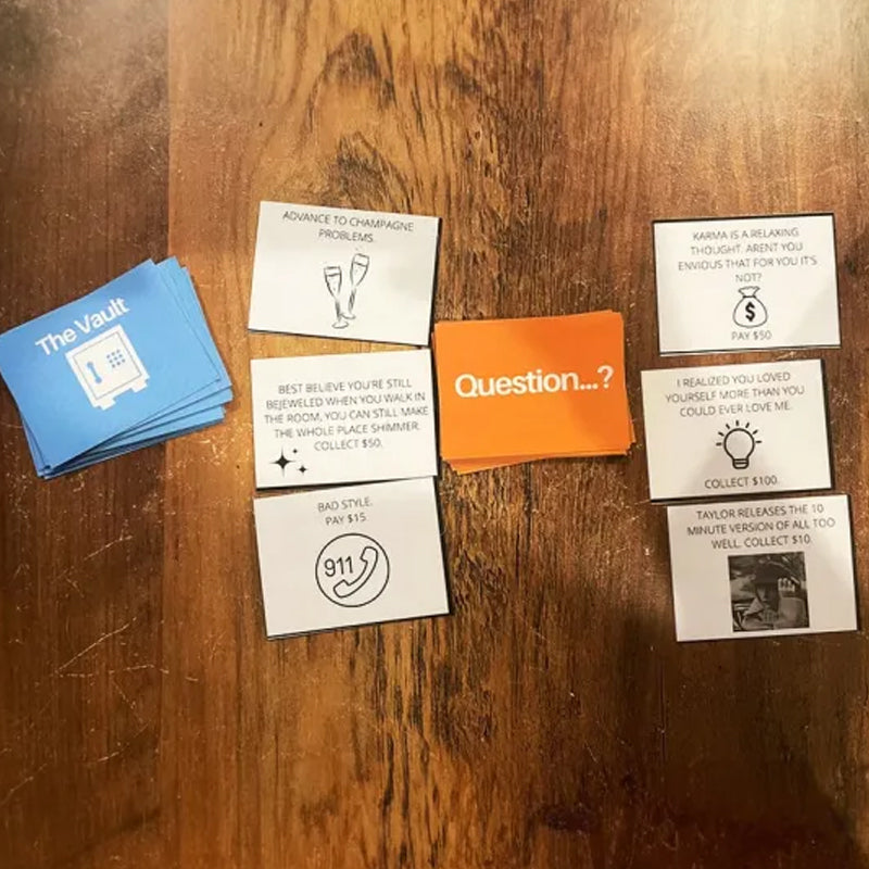 Musikbaserat brädspel med sångkort och Monopolpengar för spelkvällar