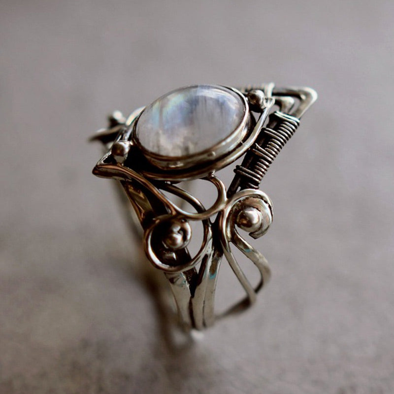 Stilren Vintage Månstenring – Clara