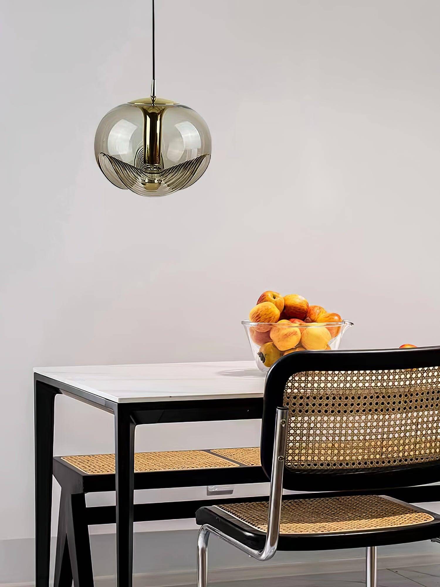 Svängande Taklampa - Stilren & Unik Design