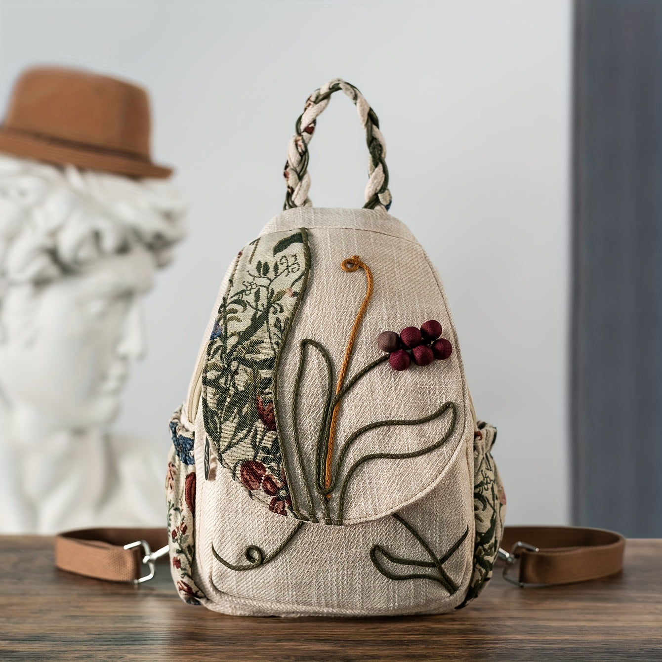 EthnoCharm Broderad Ryggsäck – Konstnärlig och Praktisk