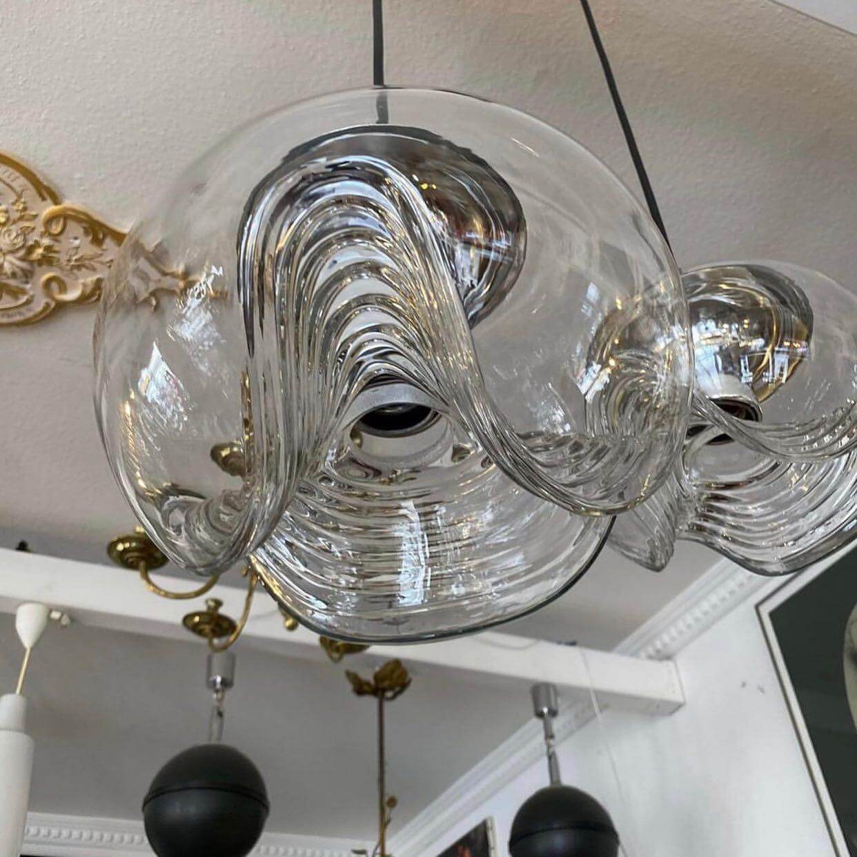 Svängande Taklampa - Stilren & Unik Design