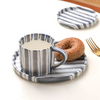 RetroChic Keramisk Kaffeset | Hållbar handmålad mugg och fat för sofistikerade dryckesögonblick