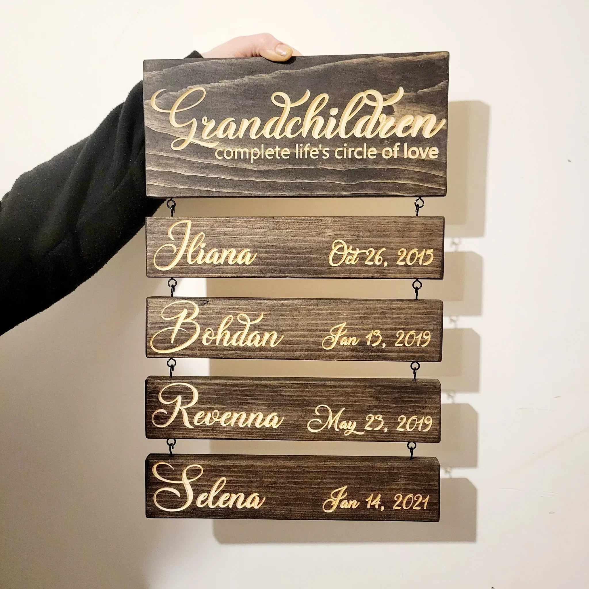 Placa Familiar Personalizada LegacyLuxe | Regalo familiar elegante de madera con nombres y fechas grabados