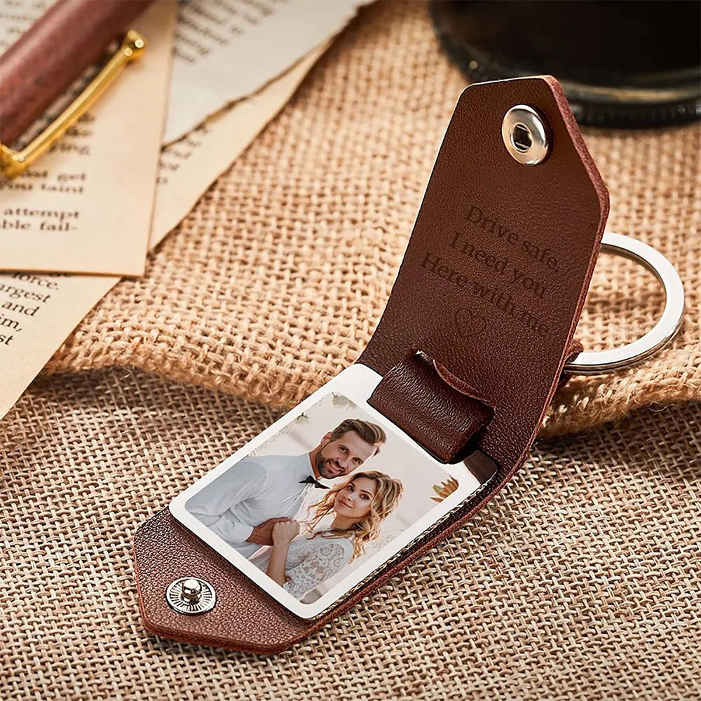 LoveForge Graverad Nyckelring Charm | Sentimental Present för Par vid Speciella Tillfällen