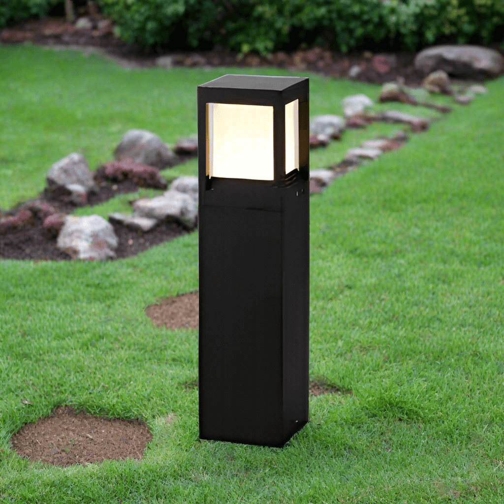Kubformad Utomhuslampa på Solenergi (60cm)