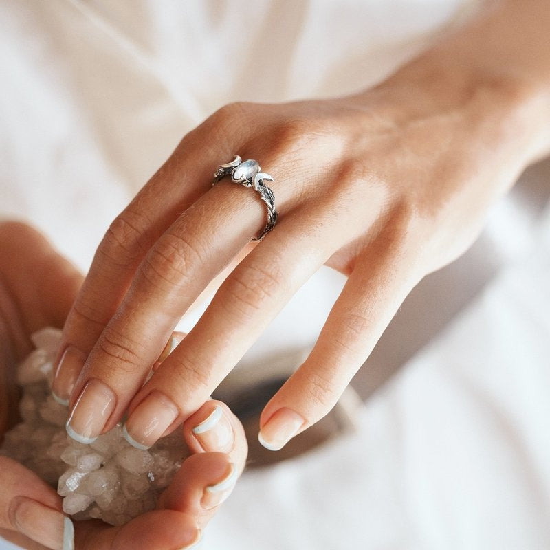 Stilren Månsten Statement Ring – Iris
