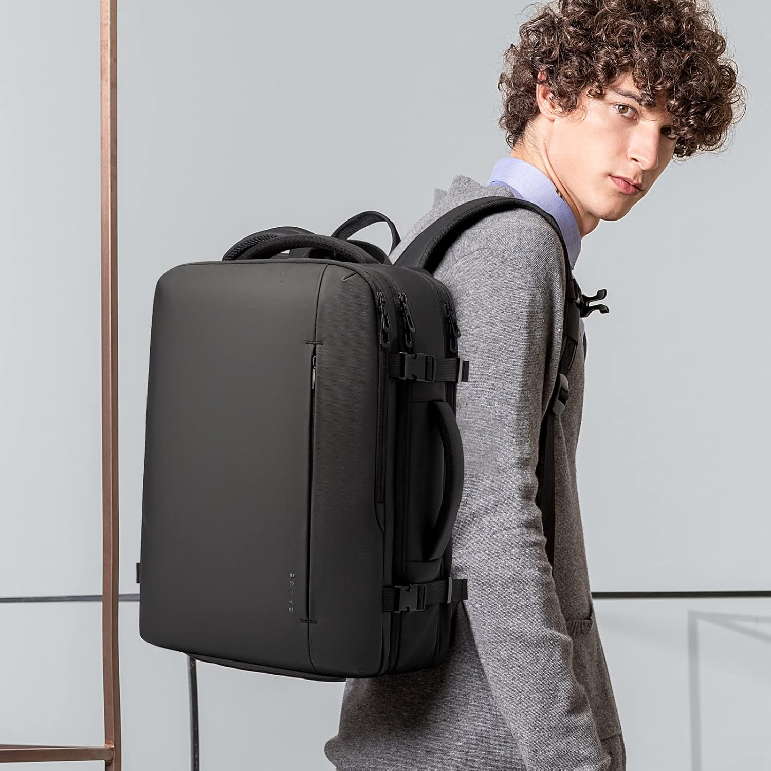 Expanderbar 26–45L Vattentät Reserucksack med Laptopfack och Dufflealternativ
