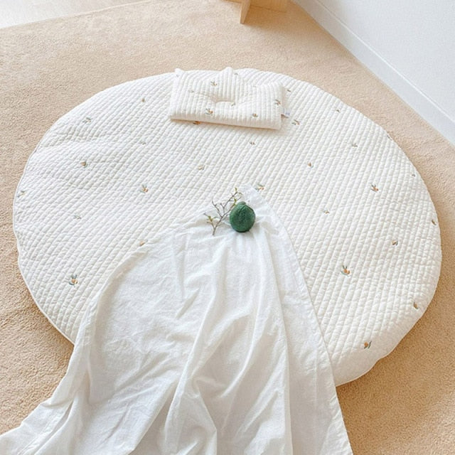 Vadderad bomullsspelmatta för baby med djurmotiv broderi – 80 cm