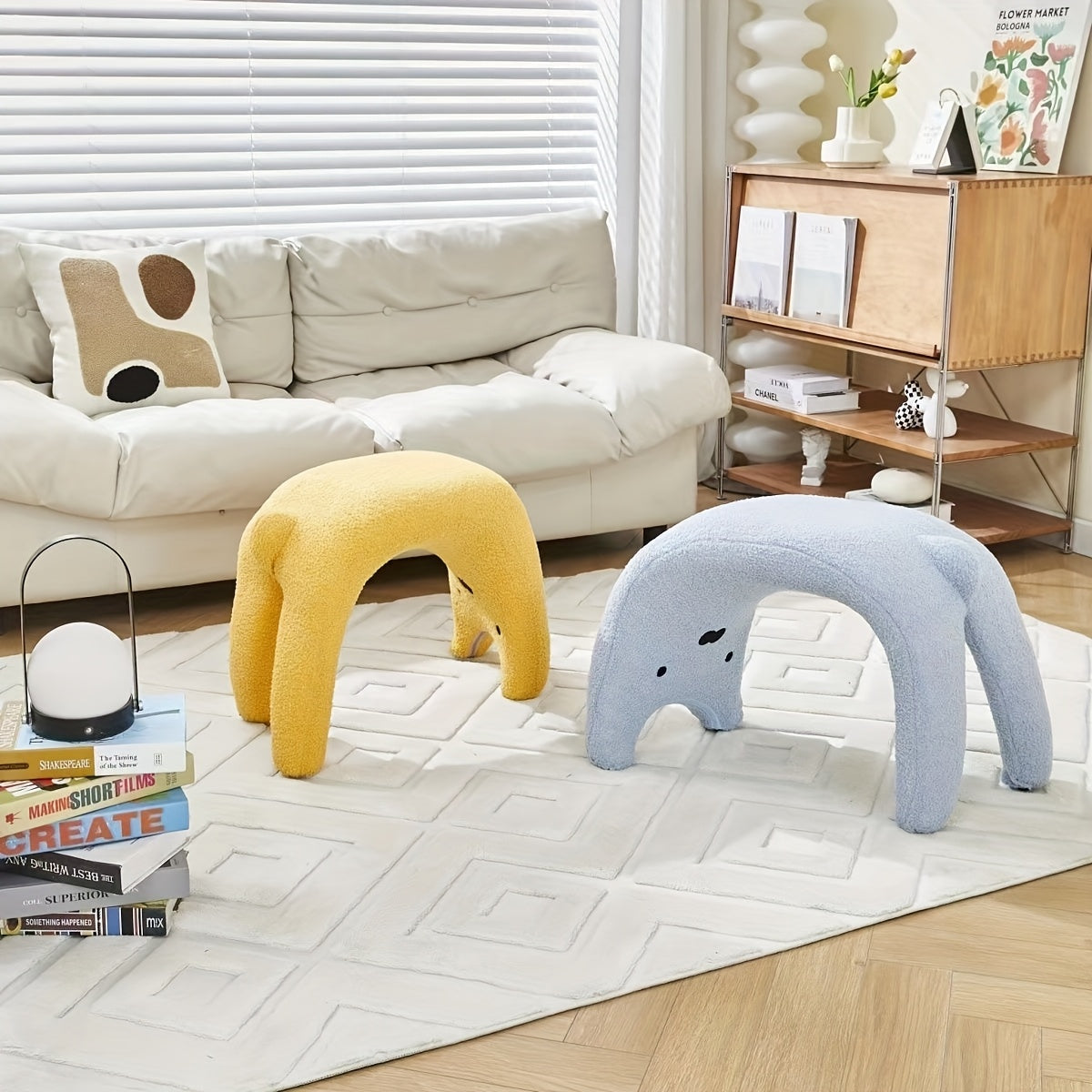 Kattformad Plyschpuff – Mysig och Funktionell Design
