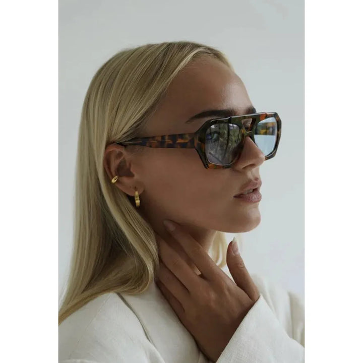 Trendy Solglasögon med Glamour Detalj – Nova