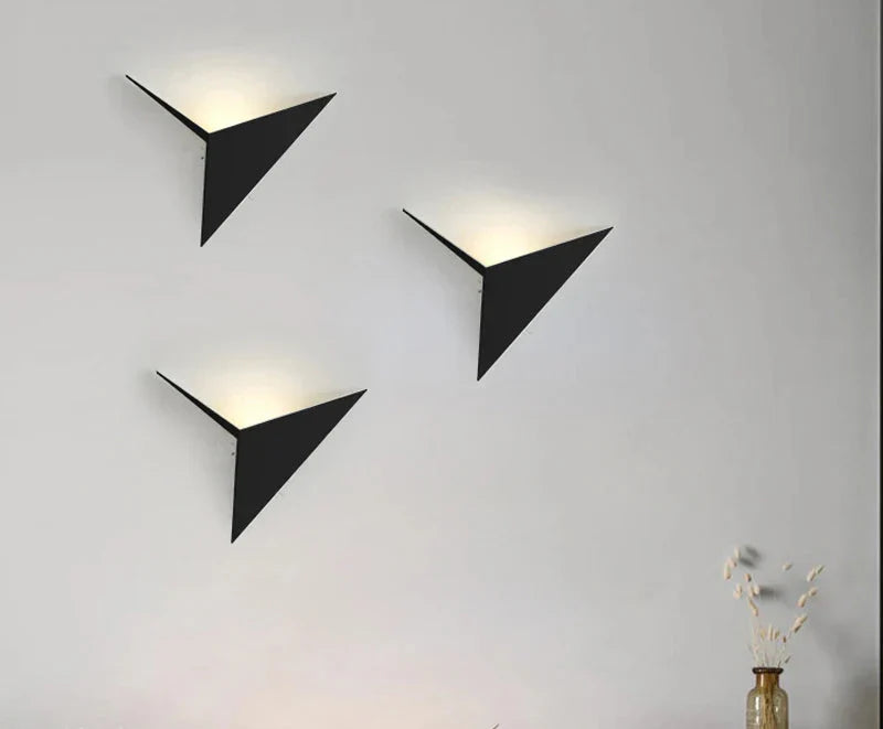 NoctiLux Geometrisk LED Vägglampa | Modern sängbelysning för moderna hem