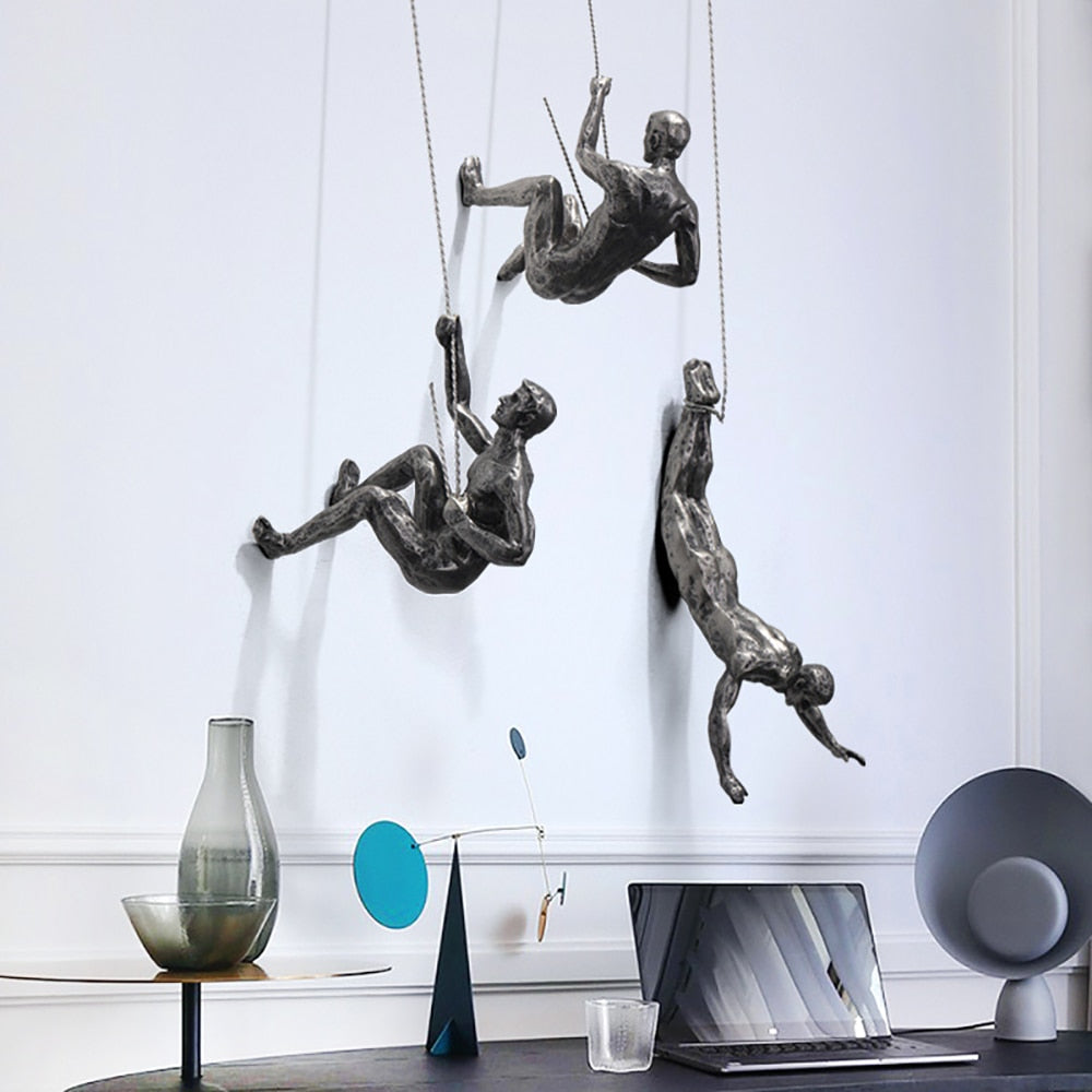 Klättrande Väggskulptur – PeakFigures
