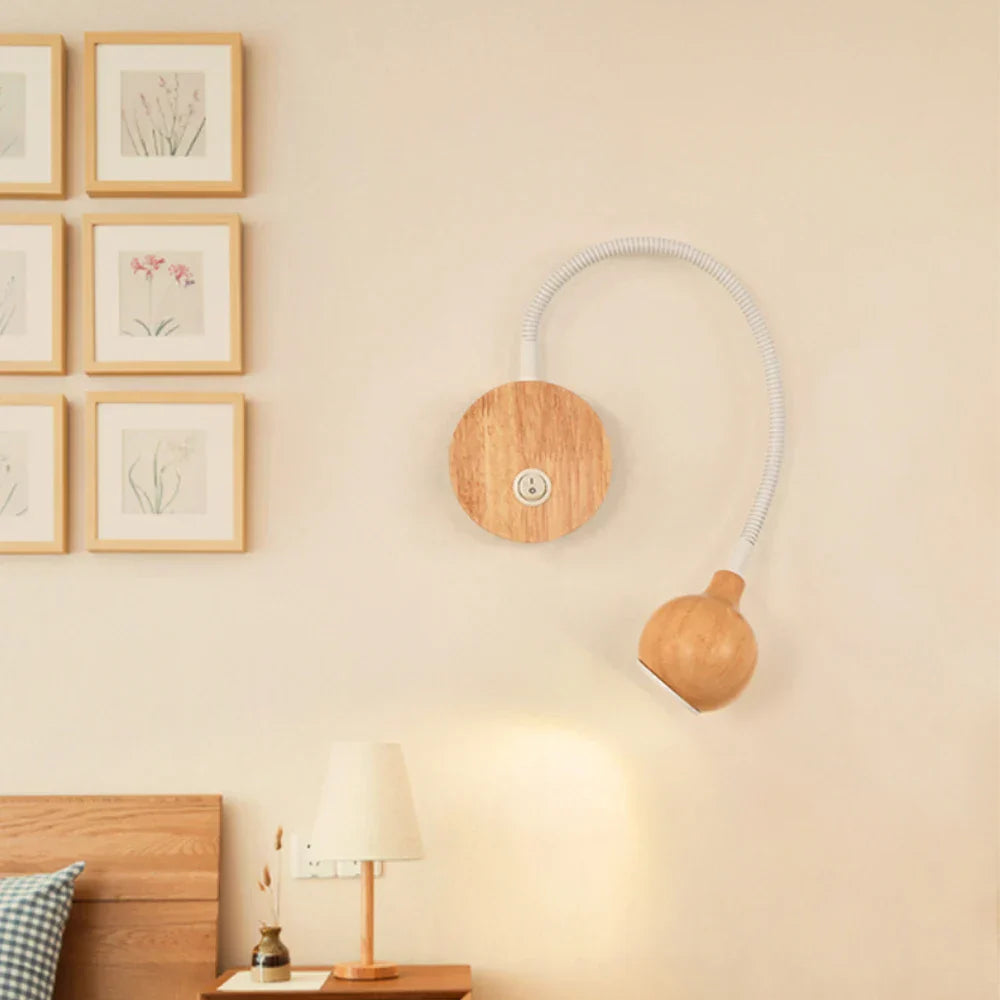 TimberGlow LED Vägglampa | Elegant sänglampan i naturligt trä med riktad belysning för inomhusbruk