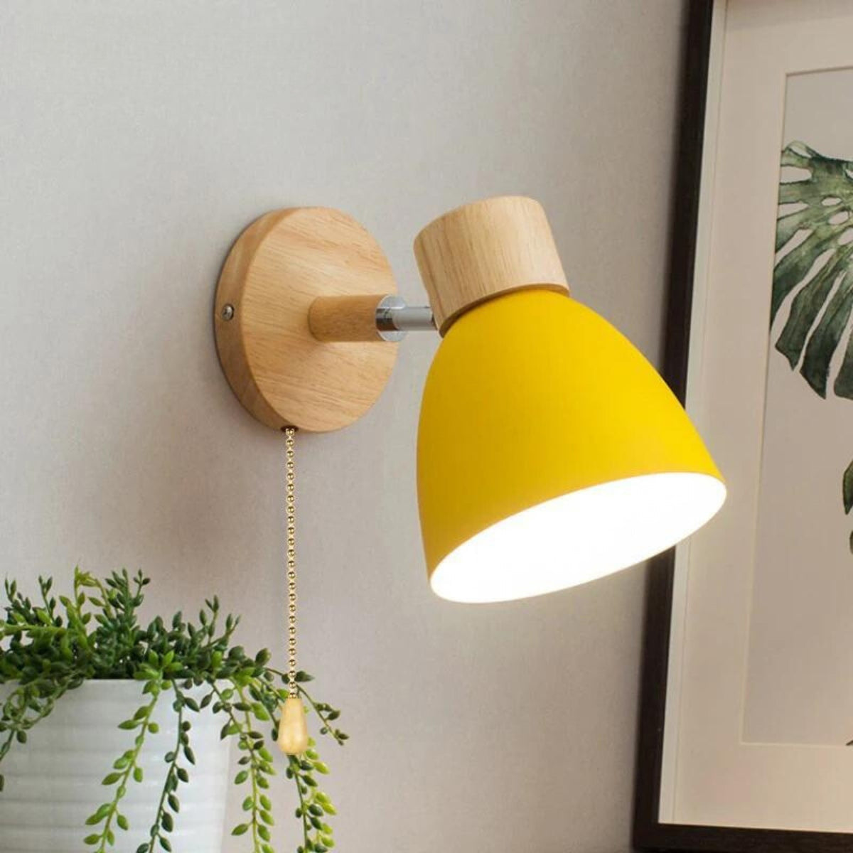 Helga Trä Vägglampa – Skandinavisk Design för Stilfull Belysning