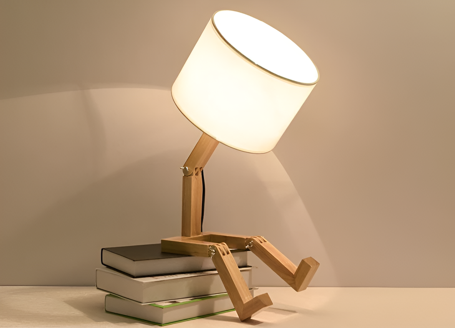 Flexibel Trä Skrivbordslampa – LumoBot