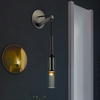Minimalistisk Vägglampa med Rökt Glas – Orvane