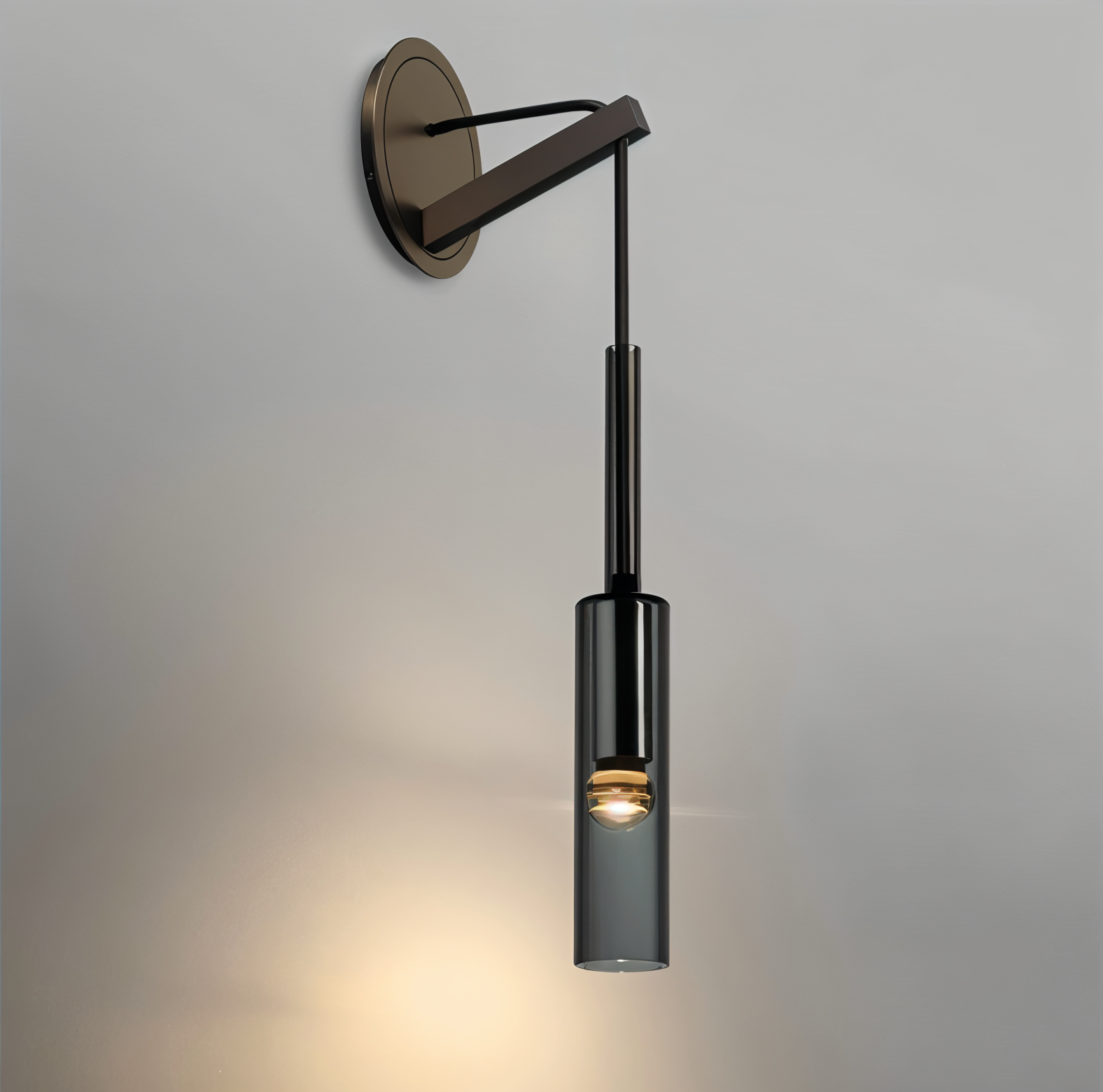Minimalistisk Vägglampa med Rökt Glas – Orvane