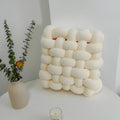 Myrrina - Dekoratives Kissen mit Knoten-Design