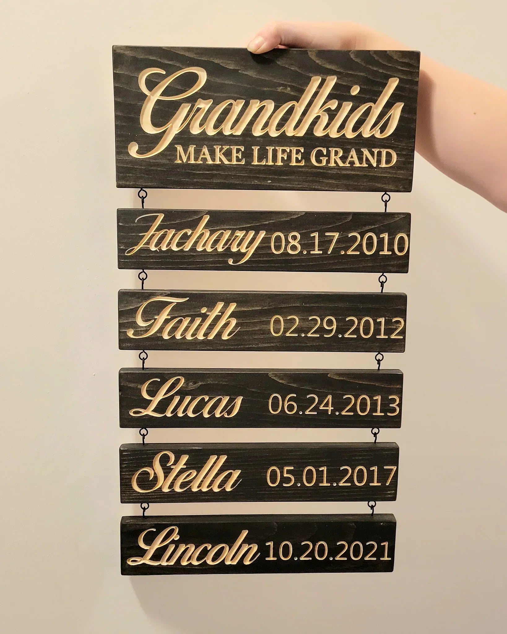 Placa Familiar Personalizada LegacyLuxe | Regalo familiar elegante de madera con nombres y fechas grabados