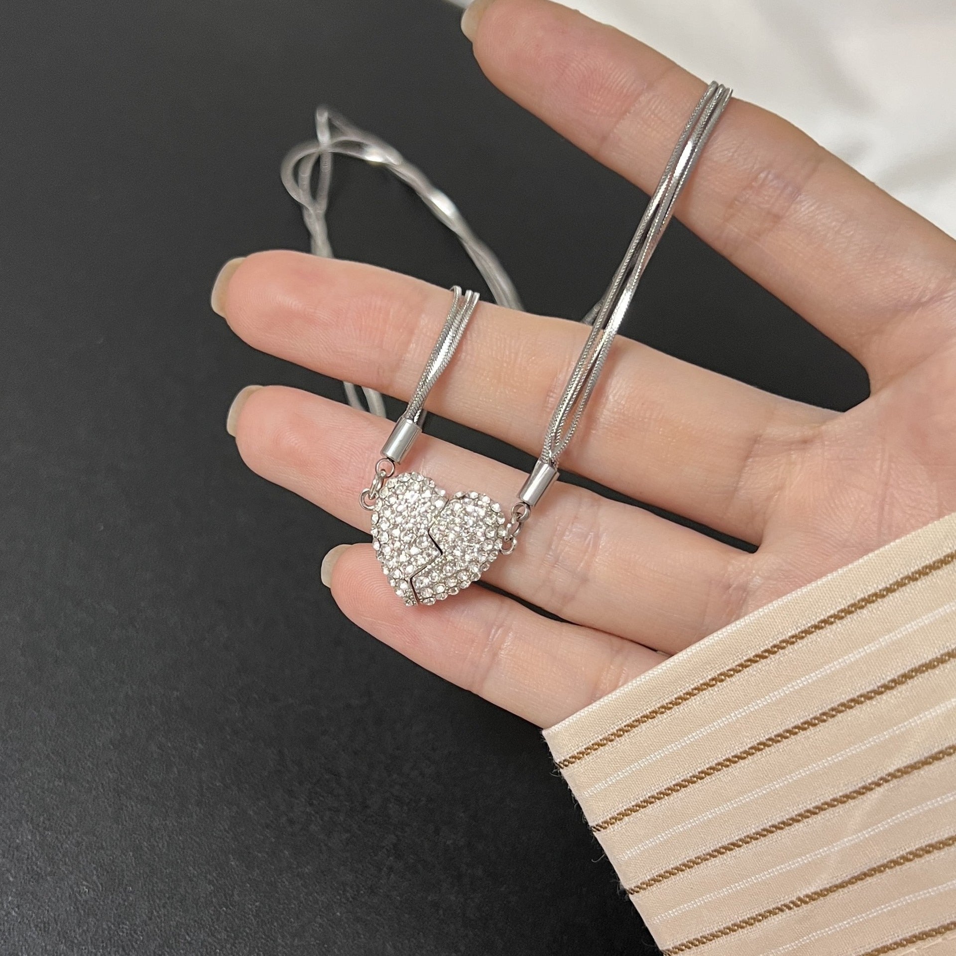ForeverGleam Zirkonium Kärleksring | Hypoallergen, nickel-fri och designad för bestående elegans