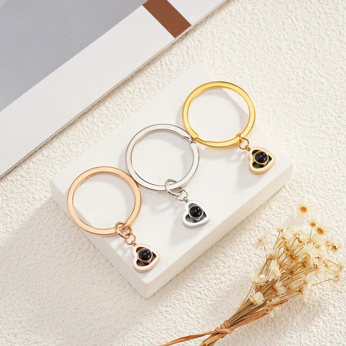 LuxeBond Hjärta Minnessmycke | Hållbar fotokeychain för värdefulla kopplingar