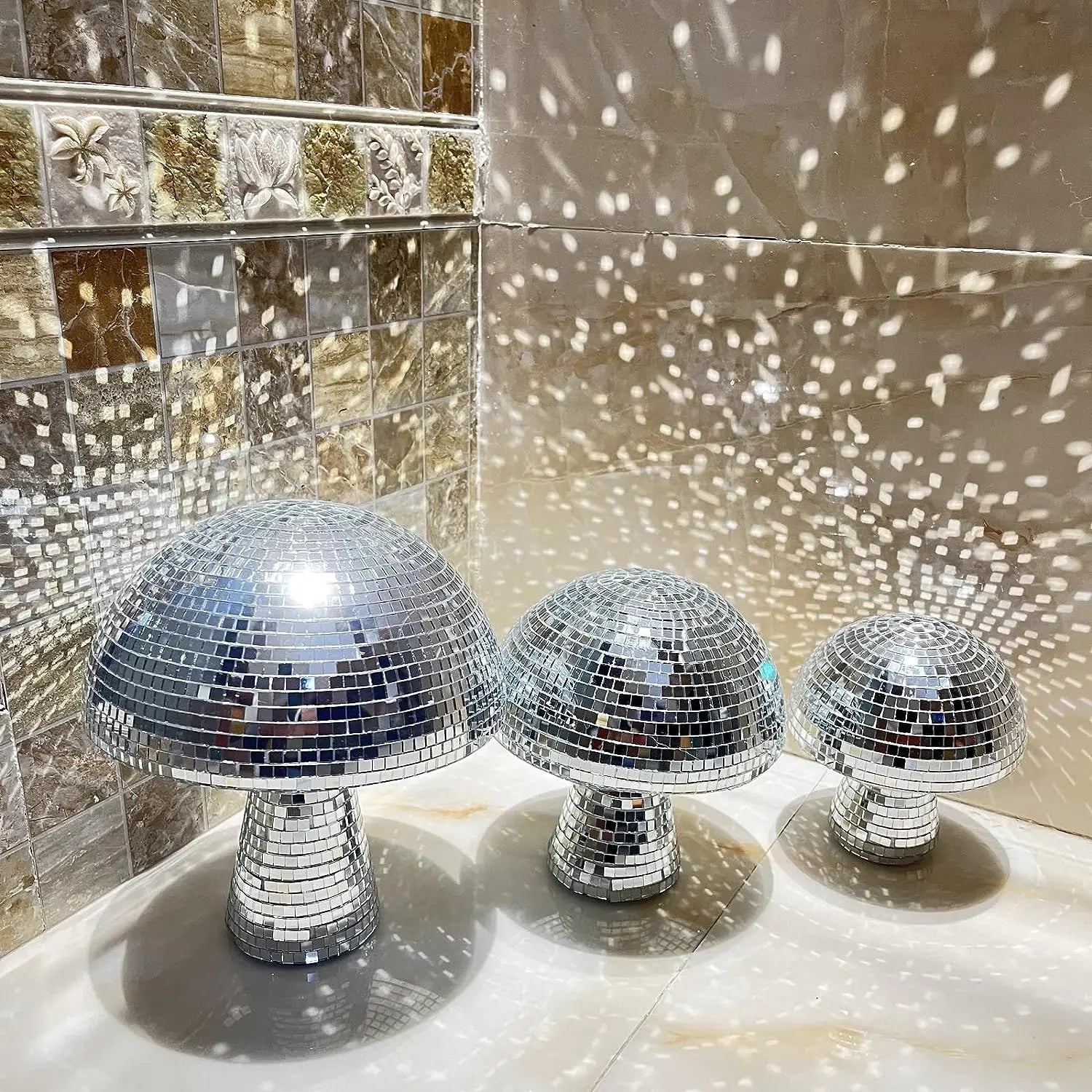 GlowSphere Disco Ball Svamp | Lyxig bordsdekoration med disco spegeleffekter