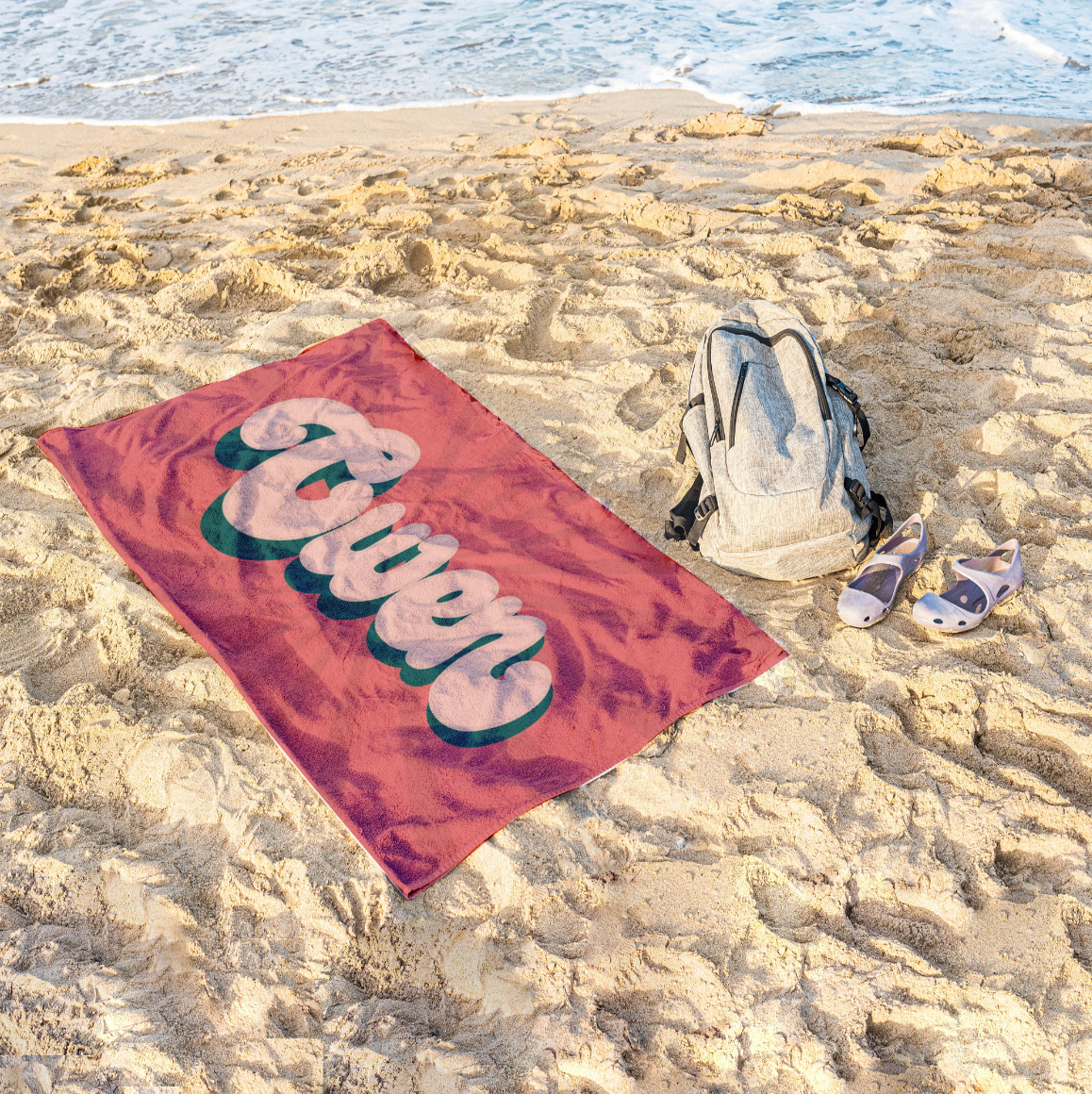 VelvetWave Anpassad Strandhandduk | Mjuk Bomullshandduk med Broderad Personalisering