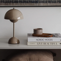 Stilfuld Auroraglo LED-bordlampe til stuen