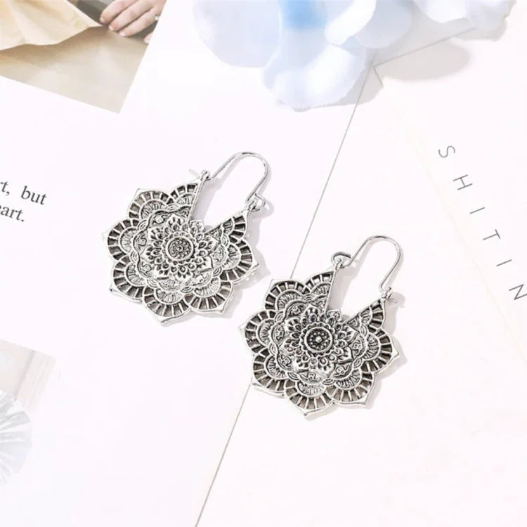 Gyllene/Silvriga Lotus Mandala Örhängen – Isolde