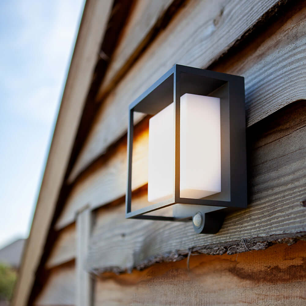 Modern Utomhusvägglampa med Solenergi & Sensor