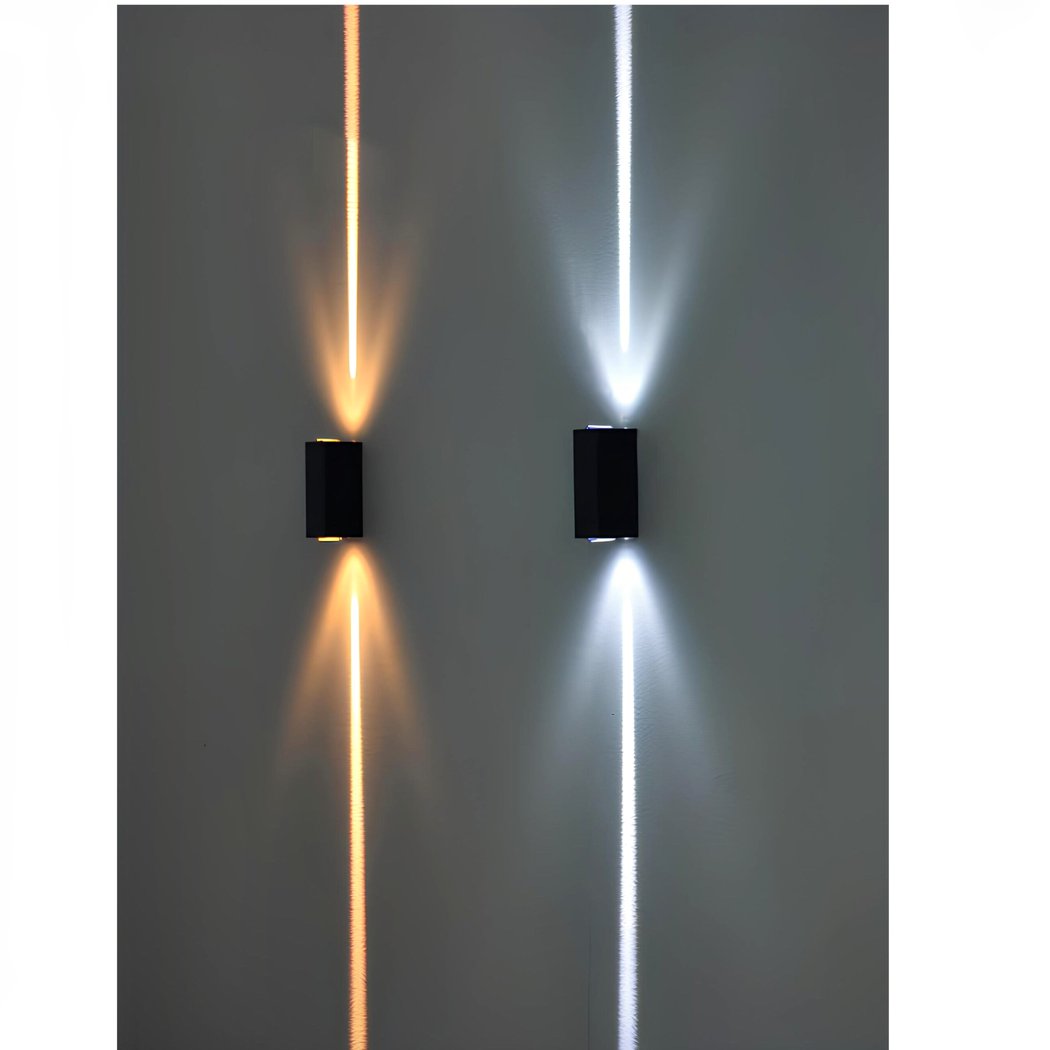 LumiGlow Utomhusvägglampa – Stämningsfull och Väderbeständig Belysning