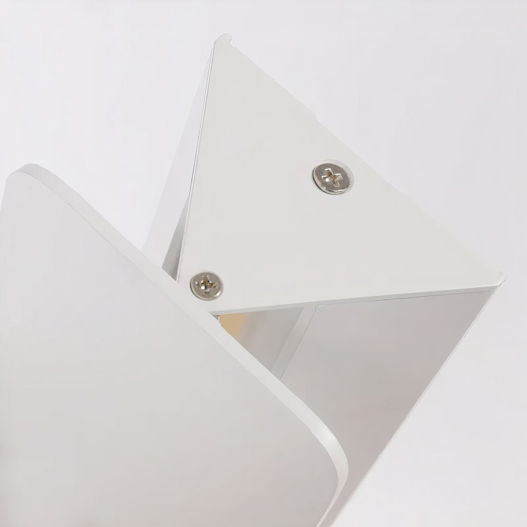 FlexiGlow Modern Vit Vägglampa – Justerbar Skärm för Perfekt Ljusdistribution