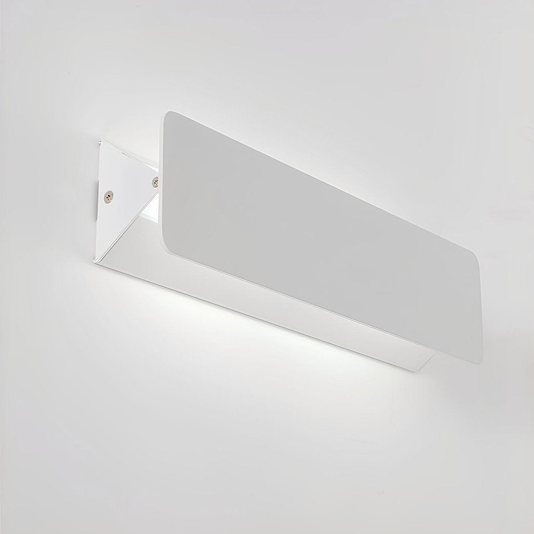 FlexiGlow Modern Vit Vägglampa – Justerbar Skärm för Perfekt Ljusdistribution