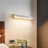 FlexiGlow Modern Vit Vägglampa – Justerbar Skärm för Perfekt Ljusdistribution