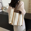 MetroStripe Casual Tote – Funktionalitet och Design