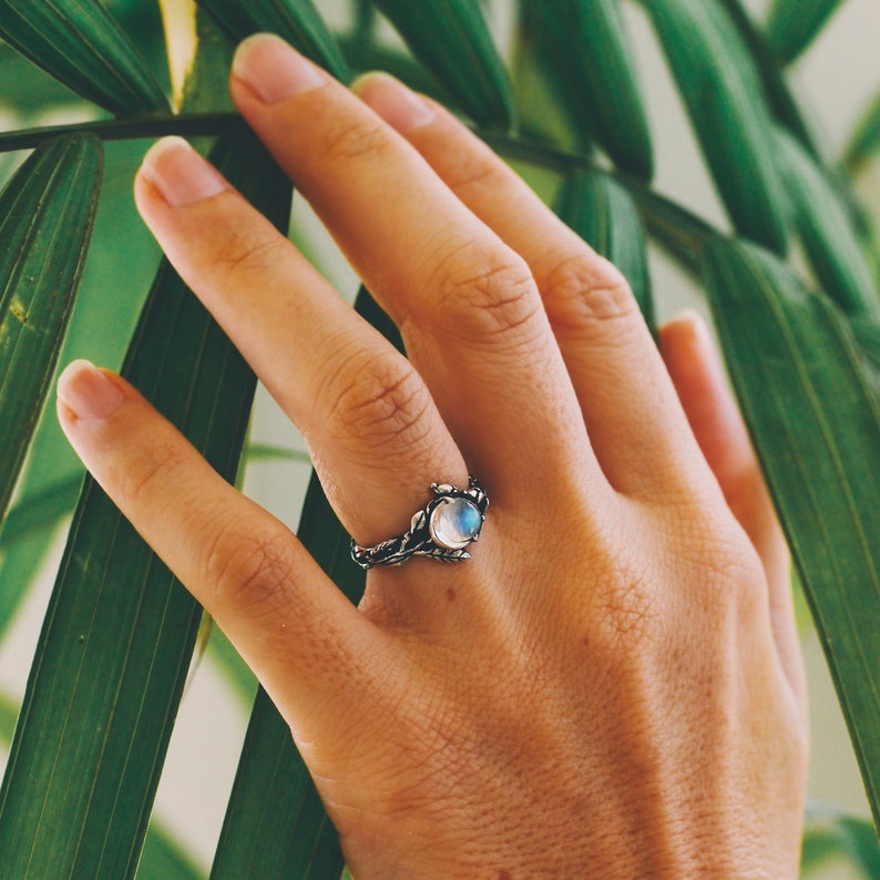 Stilren Månsten Statement Ring – Iris
