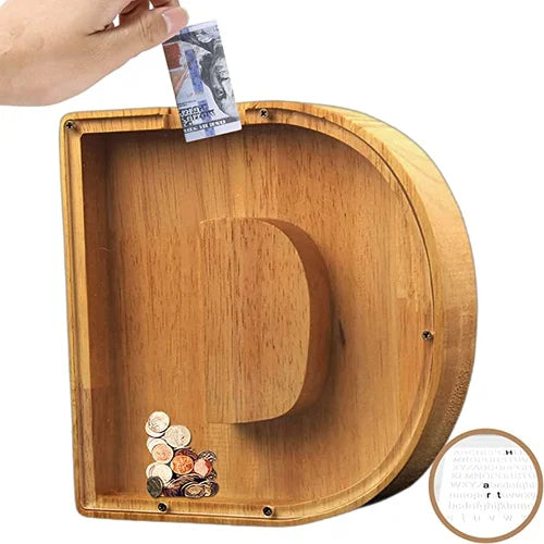 TreasureNest Myntbank | Personlig träbesparingslåda i A-Z bokstavsdesign
