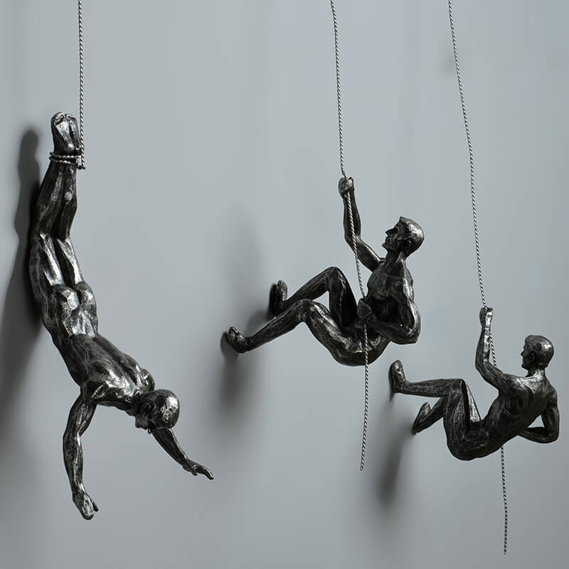 Klättrande Väggskulptur – PeakFigures