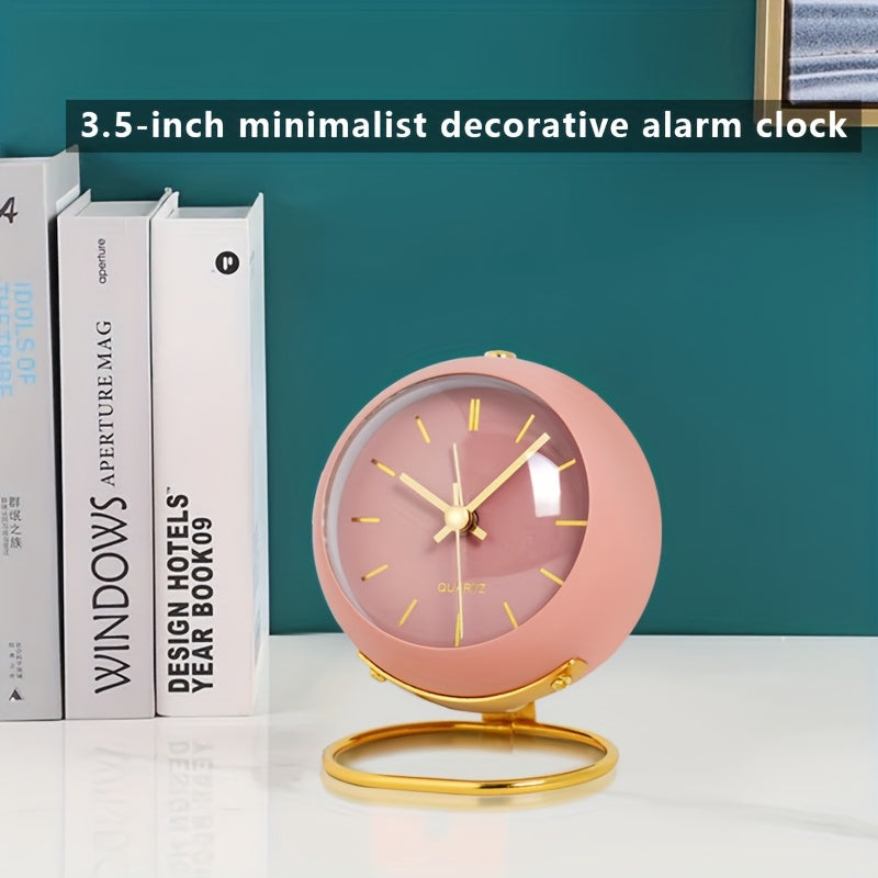 Nordisk Tyst Skrivbordsklocka – Luminösa Visare & Metallram