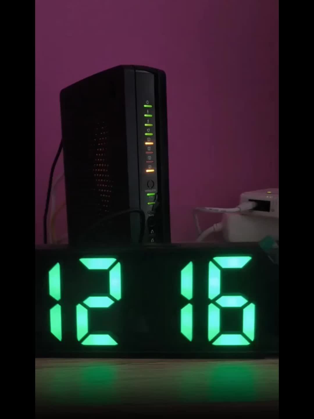 LED-projektionsväckarklocka – Temperatur- och datavisning med USB-ström