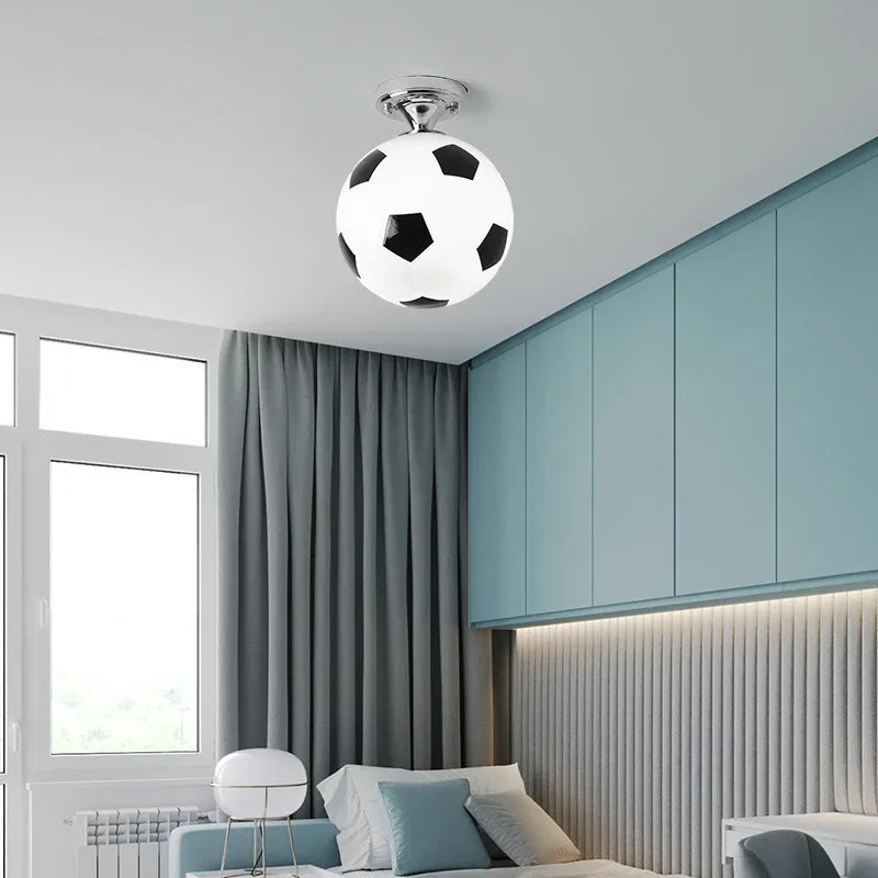 Lekfull Fotboll Taklampa – GoalBright