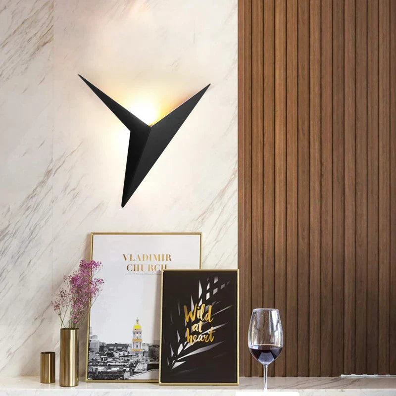 Modern Triangulär Vägglampa - TrigoLux