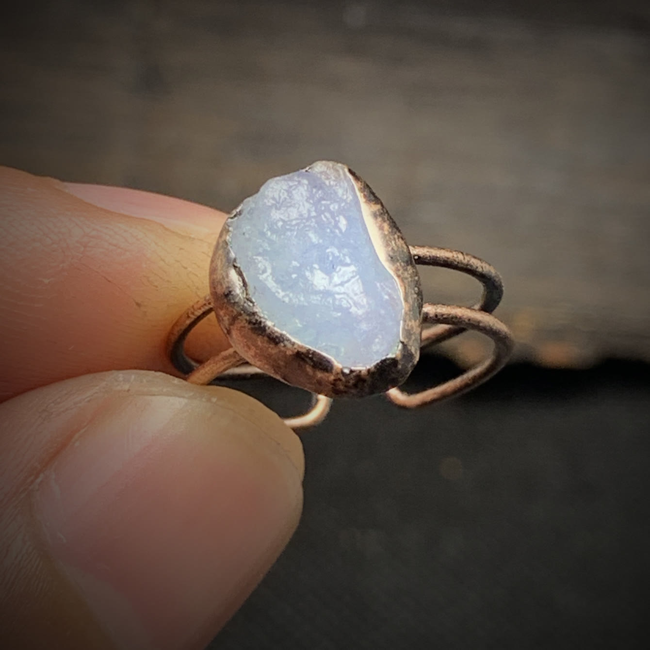 Naturlig råsten födelse ring – Selina